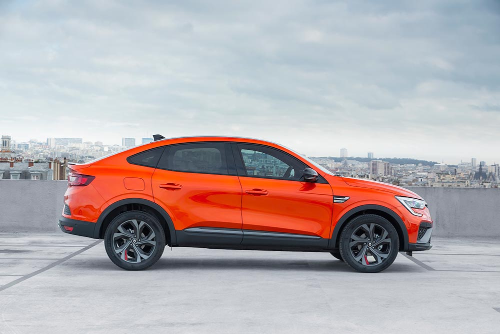 https://autogreeknews.gr/wp-content/uploads/2021/10/Renault-Arkana-2-1.jpg
