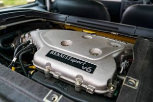 Renault-Clio-V6-12