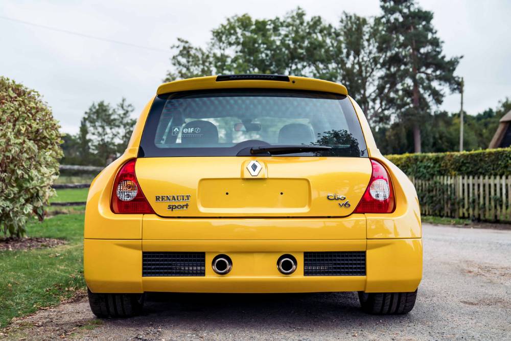 https://autogreeknews.gr/wp-content/uploads/2021/10/Renault-Clio-V6-5.jpg