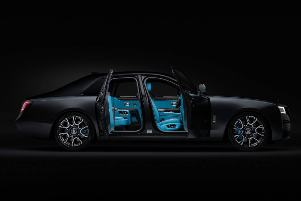 https://autogreeknews.gr/wp-content/uploads/2021/10/Rolls-Royce-Ghost-Black-Badge-2021-Studio-00023.jpg