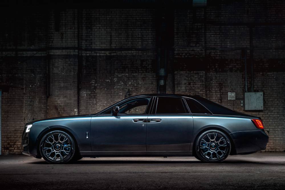 https://autogreeknews.gr/wp-content/uploads/2021/10/Rolls-Royce-Ghost-Black-Badge-2021-Warehouse-4.jpg