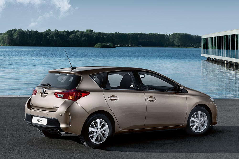 https://autogreeknews.gr/wp-content/uploads/2021/10/Toyota-Auris-2012-5.jpg