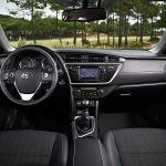 Toyota-Auris-2012-(7)