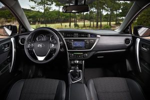 Toyota-Auris-2012-(7)