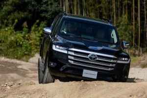 Toyota-Land-Cruiser-73