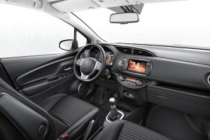 Toyota-Yaris-2015-(2)