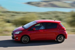 Toyota-Yaris-2015-(3)
