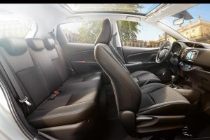Toyota-Yaris-2015-(6)