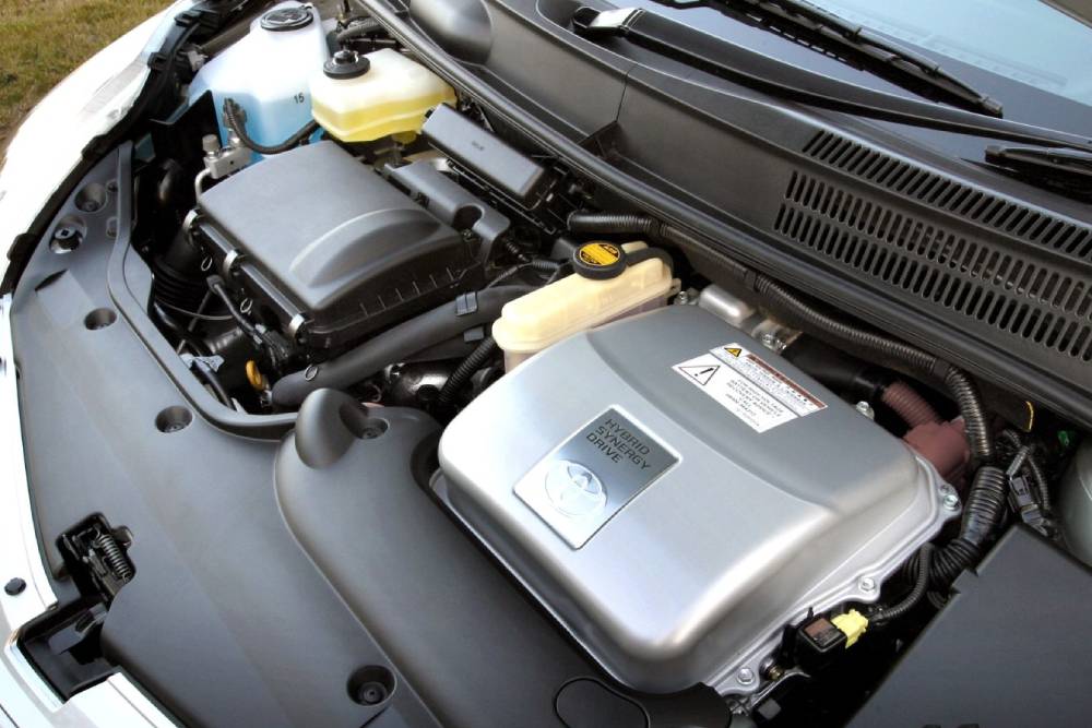 https://autogreeknews.gr/wp-content/uploads/2021/10/Toyota_Prius_2004_motor_condition.jpg