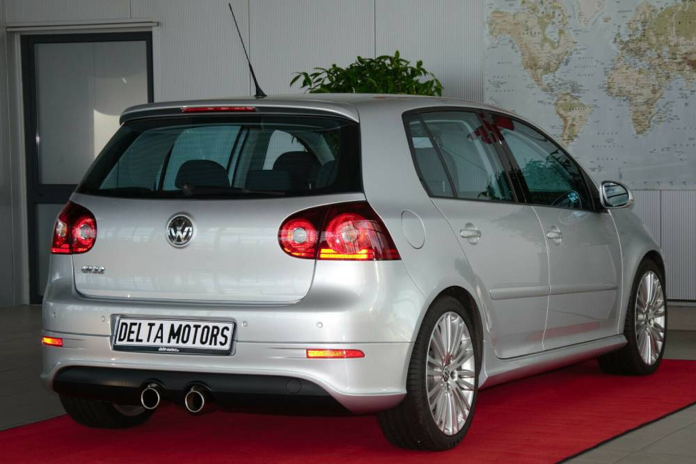 https://autogreeknews.gr/wp-content/uploads/2021/10/VW_Golf_V_R32_for_sale-10.jpg