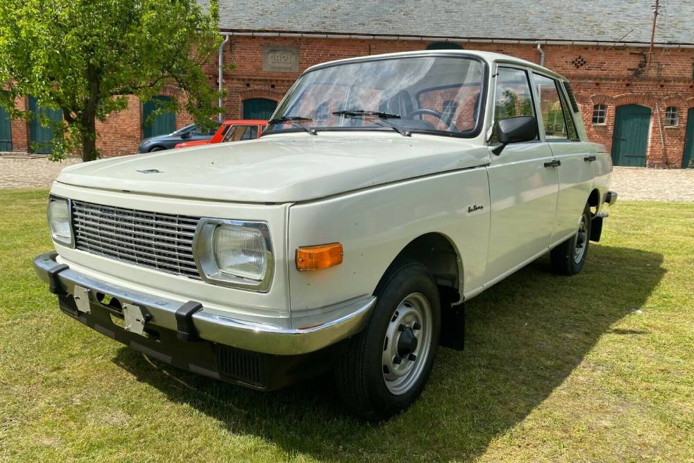 https://autogreeknews.gr/wp-content/uploads/2021/10/Wartburg_353_1983_for_sale-1.jpg