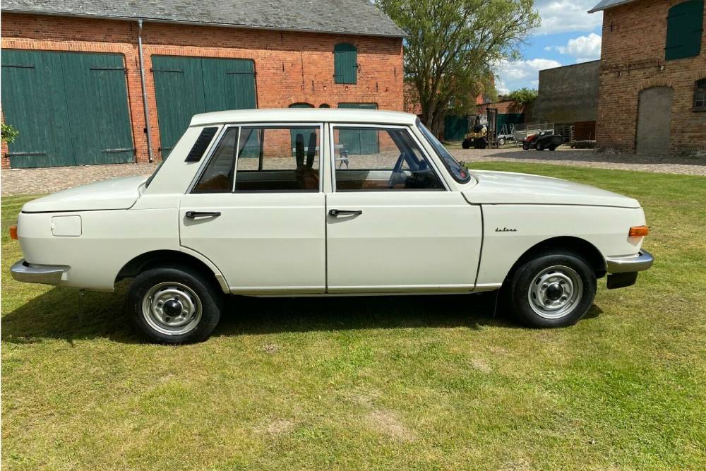 https://autogreeknews.gr/wp-content/uploads/2021/10/Wartburg_353_1983_for_sale-10.jpg