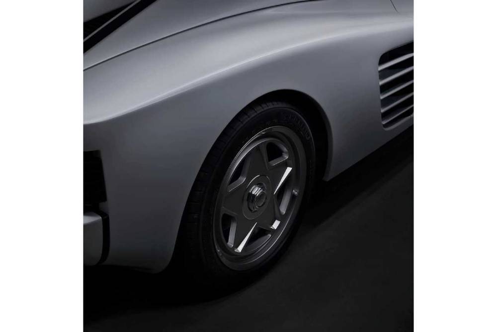 https://autogreeknews.gr/wp-content/uploads/2021/10/fioravanti-ferrari-testarossa-restomod-wheel-and-f.jpg