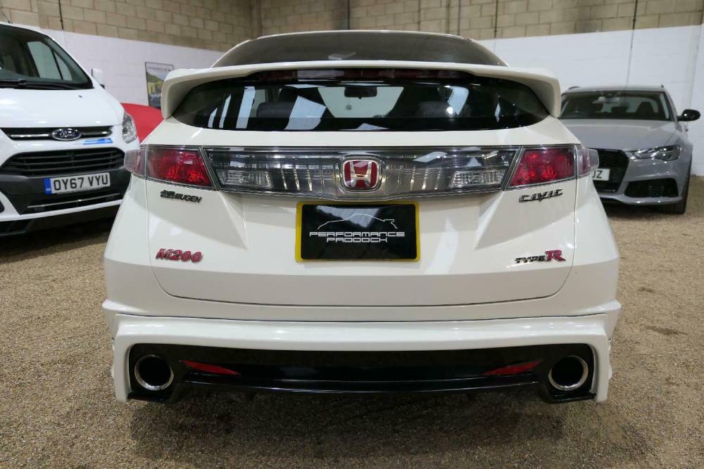 https://autogreeknews.gr/wp-content/uploads/2021/10/honda-civic-type-r-mugen-200-for-sale-4.jpg