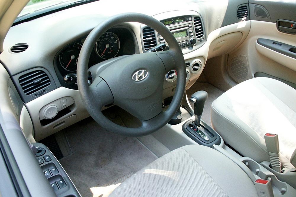 https://autogreeknews.gr/wp-content/uploads/2021/10/hyundai_accent_2006-5.jpg