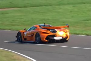 koenigsegg jesko spitting flames