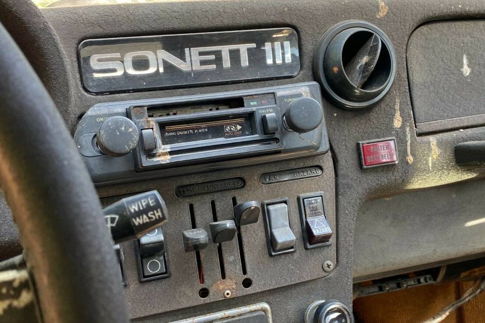 https://autogreeknews.gr/wp-content/uploads/2021/10/rare-1974-saab-sonett-iii-found-in-a-barn-hopes-yo-6.jpg