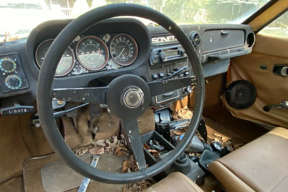https://autogreeknews.gr/wp-content/uploads/2021/10/rare-1974-saab-sonett-iii-found-in-a-barn-hopes-yo-7.jpg