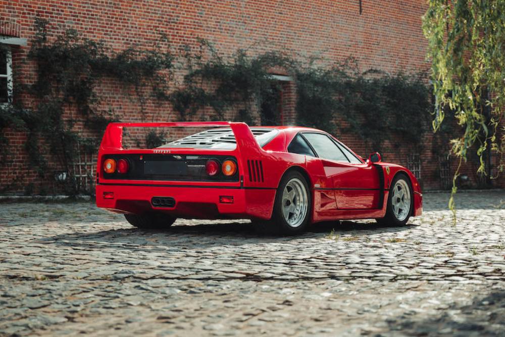 https://autogreeknews.gr/wp-content/uploads/2021/10/this-1989-ferrari-f40-has-hardly-seen-the-light-of-4.jpg