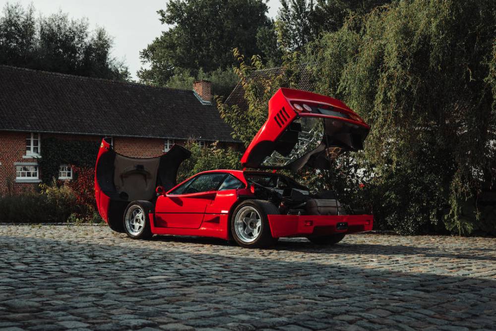 https://autogreeknews.gr/wp-content/uploads/2021/10/this-1989-ferrari-f40-has-hardly-seen-the-light-of-5.jpg