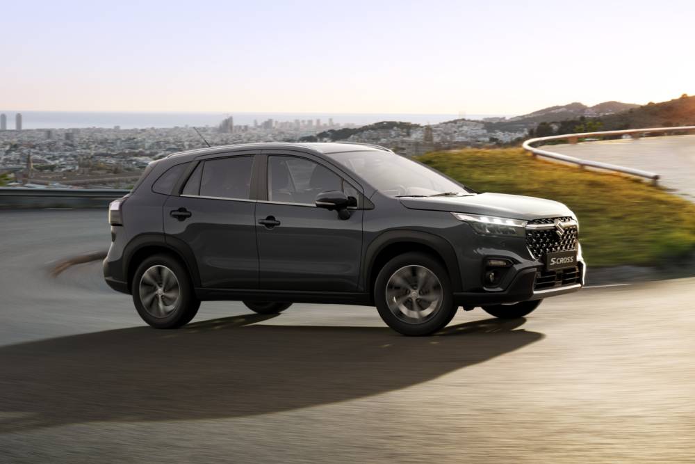 https://autogreeknews.gr/wp-content/uploads/2021/11/07_S-CROSS_exterior_high.jpg