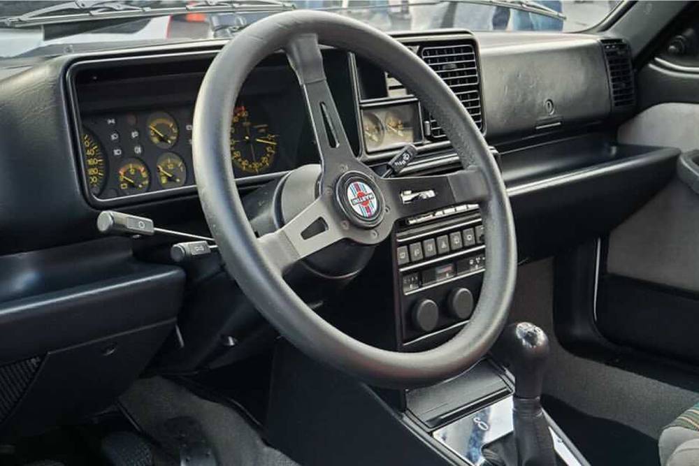 https://autogreeknews.gr/wp-content/uploads/2021/11/1989-lancia-delta-hf-integrale-on-sale-2.jpg