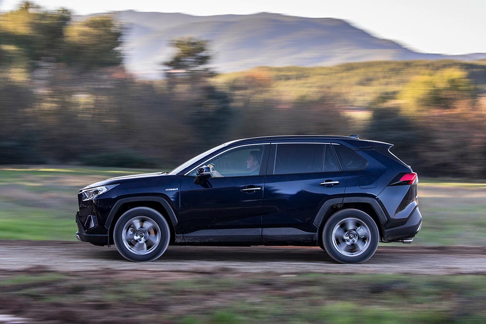 https://autogreeknews.gr/wp-content/uploads/2021/11/2019-toyota-rav4-8.jpg