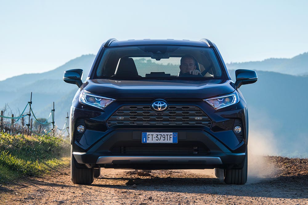 https://autogreeknews.gr/wp-content/uploads/2021/11/2019-toyota-rav4-9.jpg