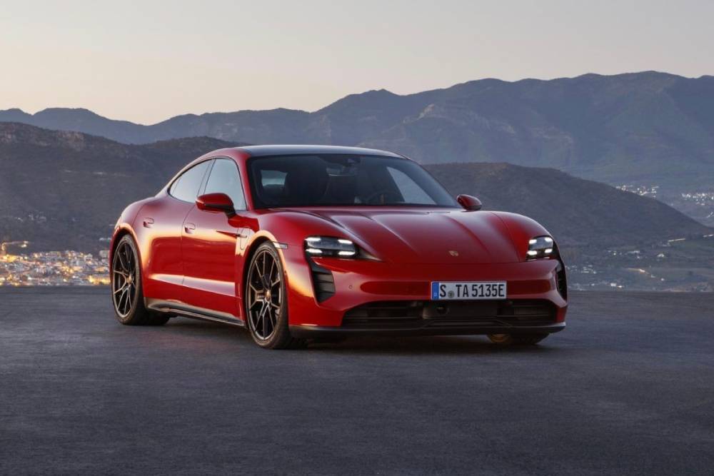 https://autogreeknews.gr/wp-content/uploads/2021/11/590-hp-2022-porsche-taycan-gts-debuts-in-californi-4.jpg