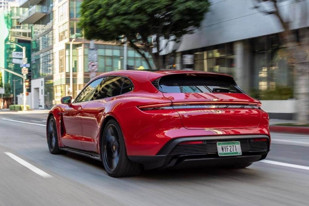 https://autogreeknews.gr/wp-content/uploads/2021/11/590-hp-2022-porsche-taycan-gts-debuts-in-californi-9.jpg