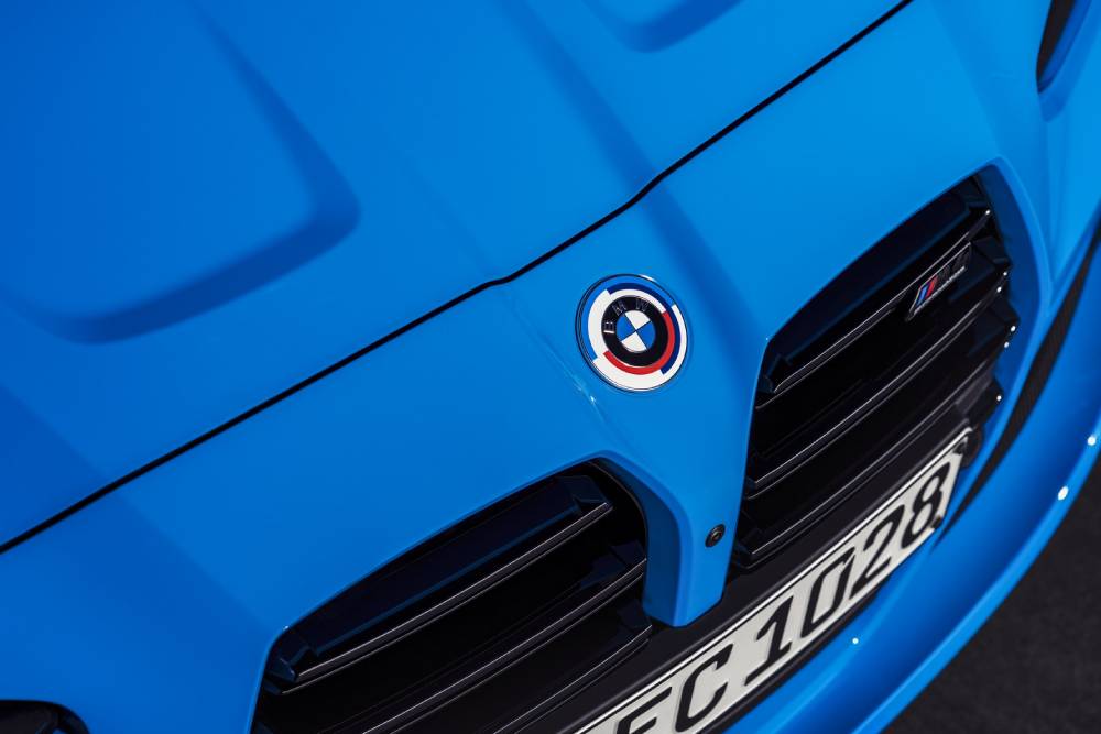 https://autogreeknews.gr/wp-content/uploads/2021/11/BMW-M-Anniversary-Emblem-And-Colours-3.jpg