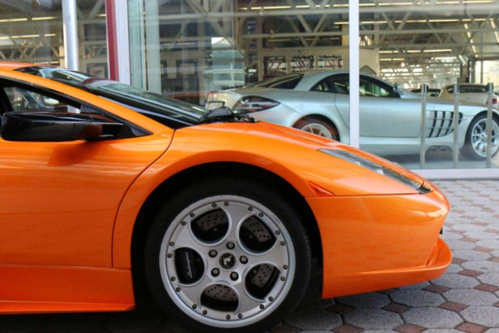 https://autogreeknews.gr/wp-content/uploads/2021/11/Lamborghini_Murcilago_2003_V12_manual_for_sale-9.jpg