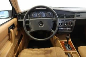 Mercedes-190D-1987-(1)