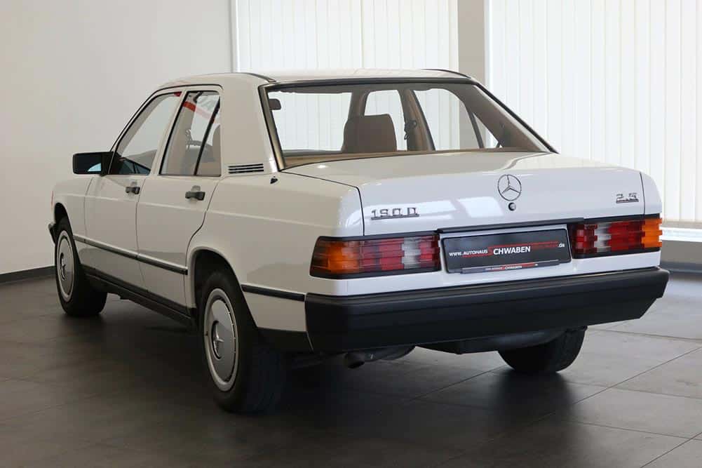 https://autogreeknews.gr/wp-content/uploads/2021/11/Mercedes-190D-1987-7.jpg