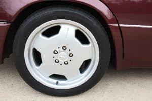 Mercedes-Benz-500E-8