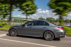 Mercedes-C-300-e-(10)