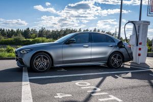 Mercedes-C-300-e-(5)