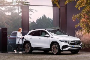 Mercedes-EQA-1