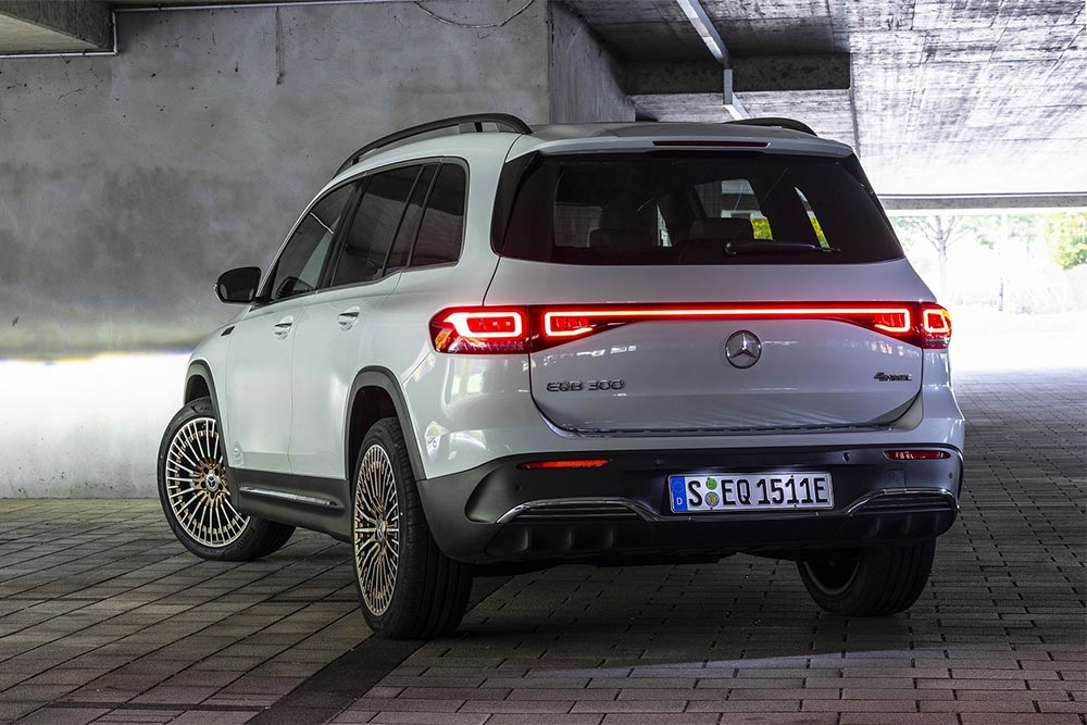https://autogreeknews.gr/wp-content/uploads/2021/11/Mercedes-EQB-1.jpg