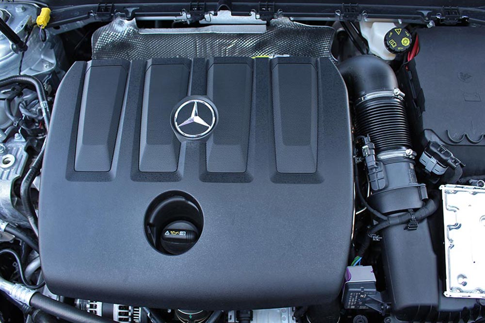 https://autogreeknews.gr/wp-content/uploads/2021/11/Mercedes-engine.jpg