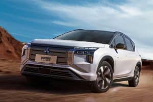 Mitsubishi-airtrek-(8)