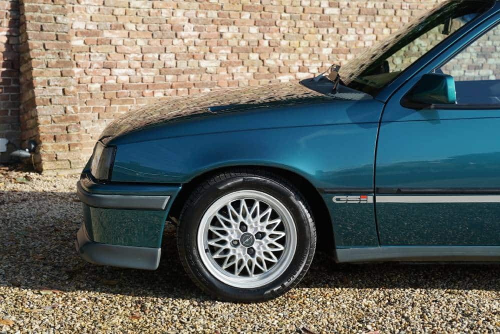 https://autogreeknews.gr/wp-content/uploads/2021/11/Opel-Kadett-GSi-5-1.jpg
