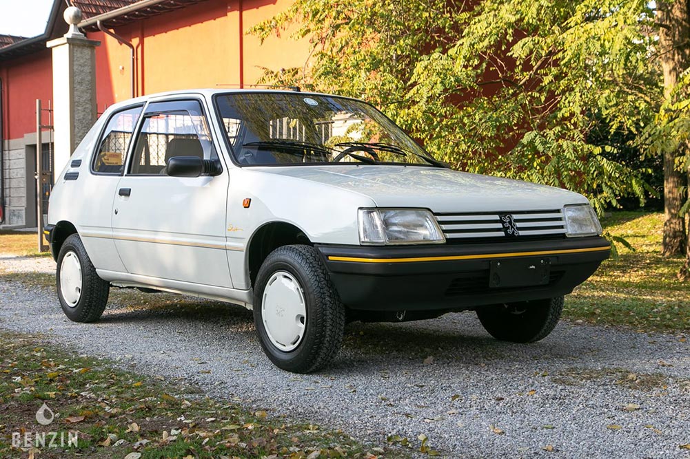 https://autogreeknews.gr/wp-content/uploads/2021/11/Peugeot-205-1990-1.jpg