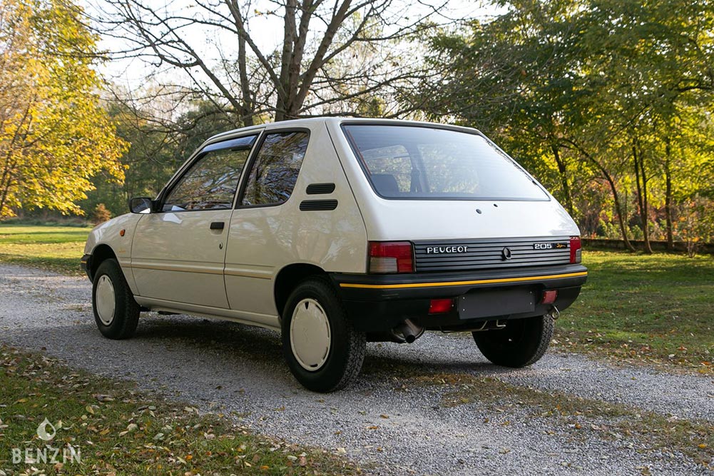 https://autogreeknews.gr/wp-content/uploads/2021/11/Peugeot-205-1990-7.jpg