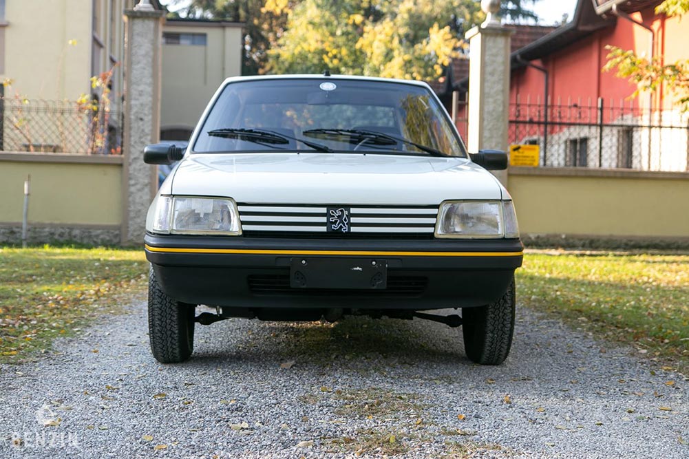 https://autogreeknews.gr/wp-content/uploads/2021/11/Peugeot-205-1990-8.jpg
