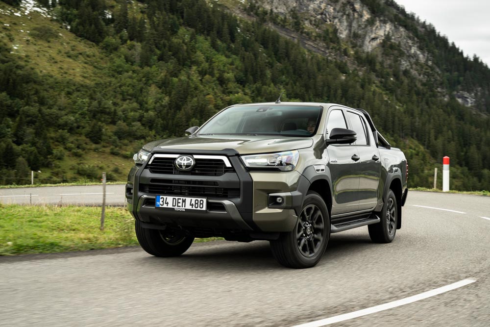 https://autogreeknews.gr/wp-content/uploads/2021/11/Toyota-Hilux2.jpg