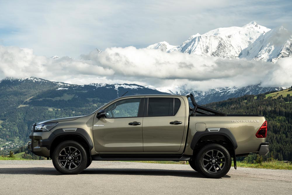 https://autogreeknews.gr/wp-content/uploads/2021/11/Toyota-Hilux3.jpg