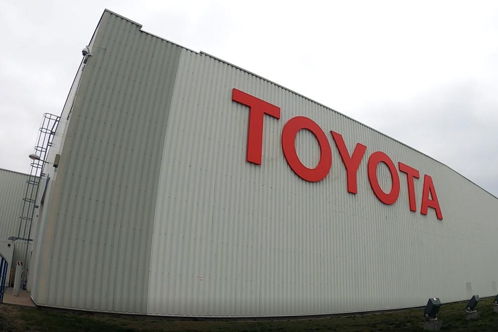 https://autogreeknews.gr/wp-content/uploads/2021/11/Toyota-Motor-Manufacturing-Czech-1.jpg