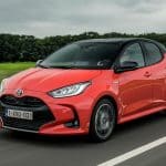 Toyota-Yaris-Hybrid-2020-(1)