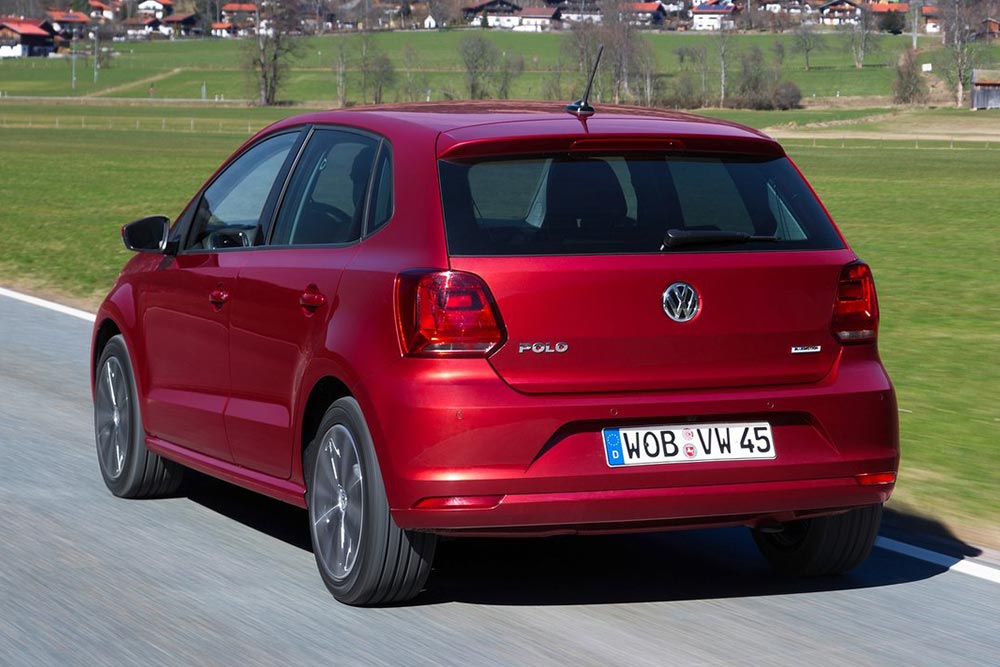 https://autogreeknews.gr/wp-content/uploads/2021/11/Volkswagen-Polo-2014-3.jpg
